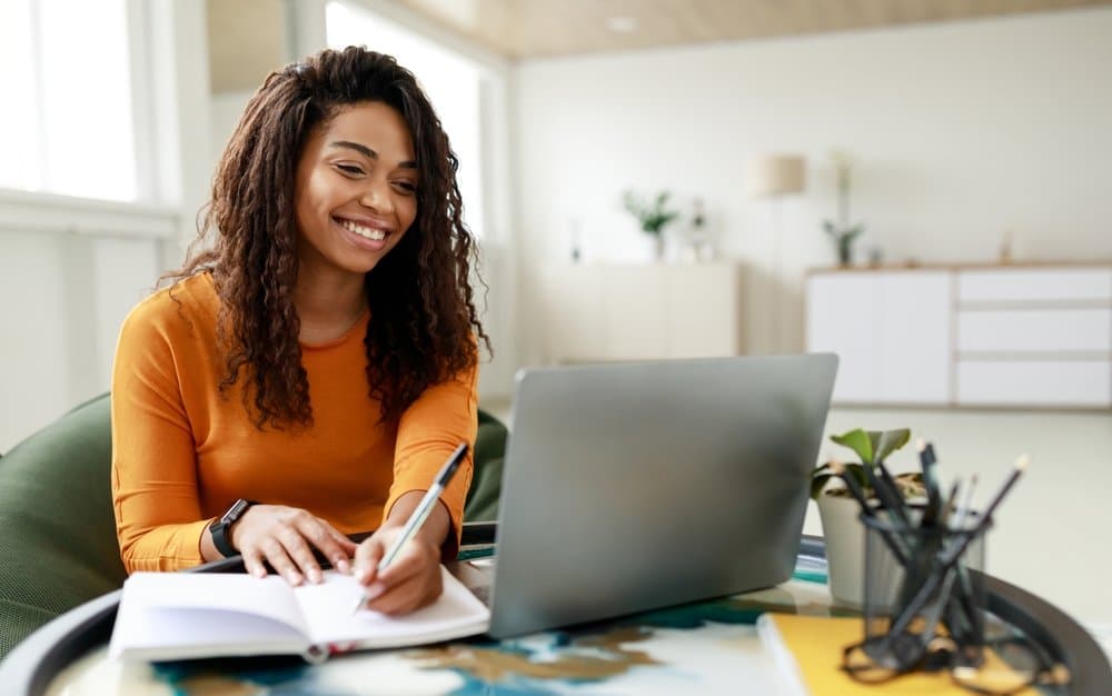 Curso livre, extensão ou pós-graduação: qual formato de curso online pode ter certificado reconhecido pelo MEC